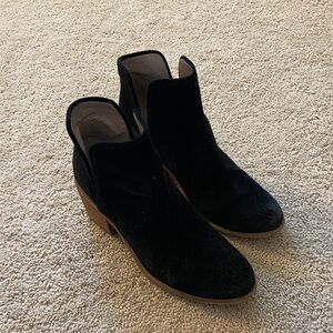 Hinge Black Ankle Boots Suede Size 7.5 Medium